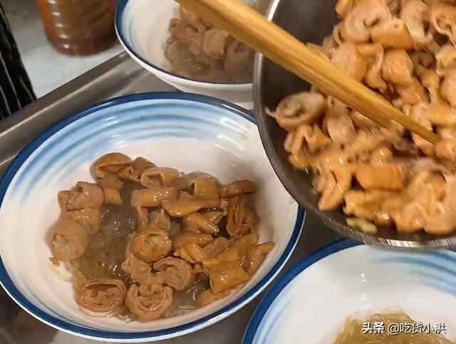 山东小镇上的饭店，靠一碗大肠汤火了40年，15元一碗外地人吃不惯