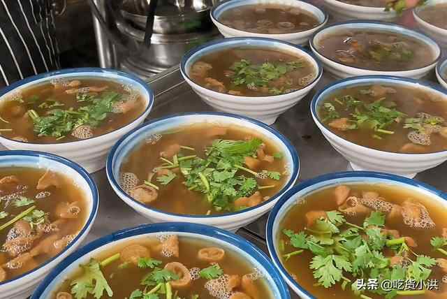 山东小镇上的饭店，靠一碗大肠汤火了40年，15元一碗外地人吃不惯