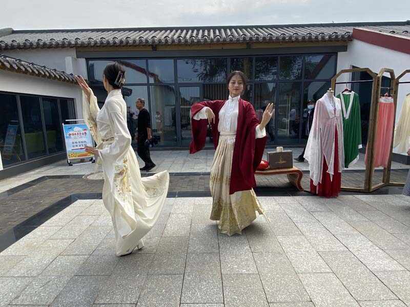 丰盈齐鲁｜来打卡！莲花湖村“食坊一条街”，丰收节上秀出亮眼民