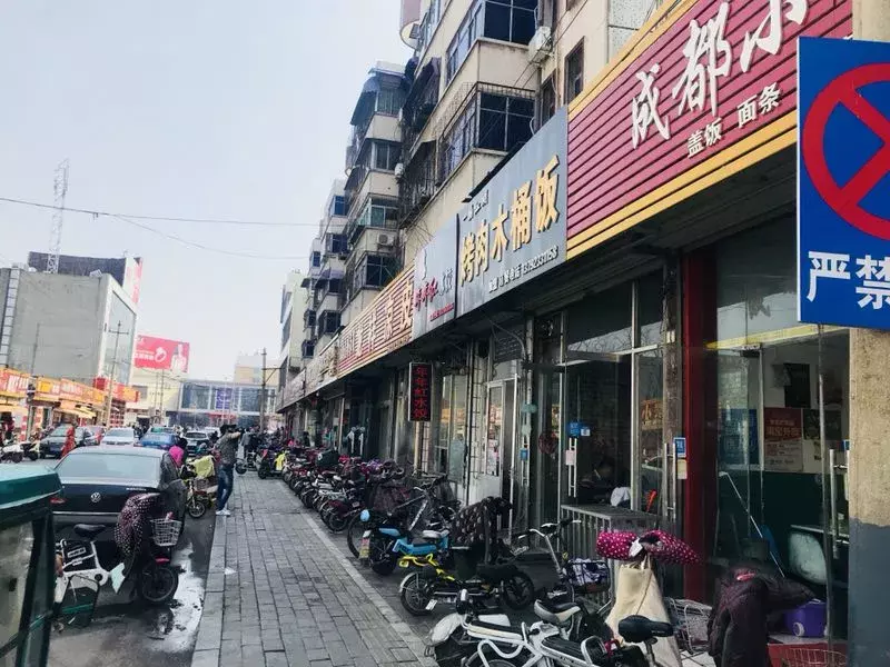 藏在兖州皇城园旁边几百米长的“美食一条街”，我好想吃上一遍。