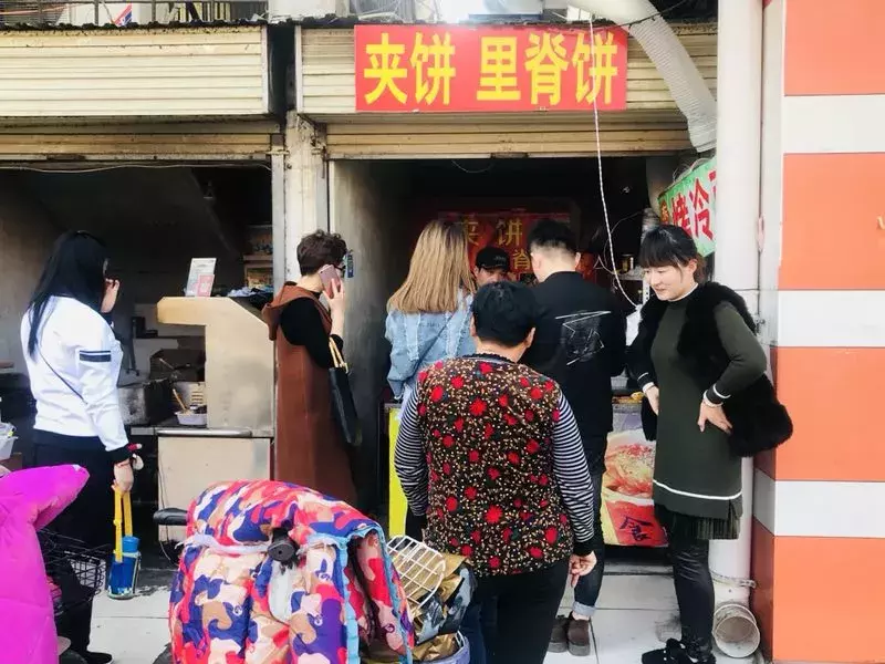 藏在兖州皇城园旁边几百米长的“美食一条街”，我好想吃上一遍。