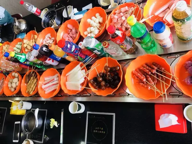 藏在兖州皇城园旁边几百米长的“美食一条街”，我好想吃上一遍。