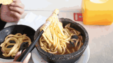 藏在兖州皇城园旁边几百米长的“美食一条街”，我好想吃上一遍。