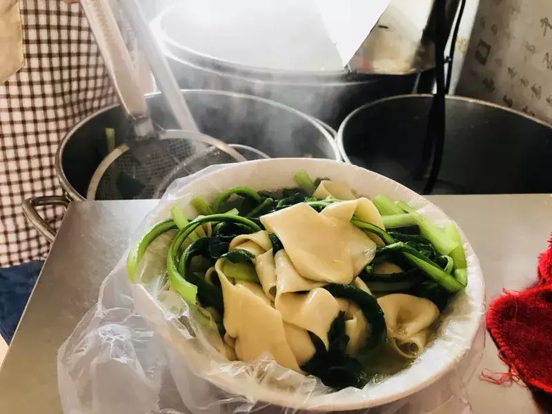 藏在兖州皇城园旁边几百米长的“美食一条街”，我好想吃上一遍。