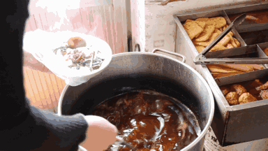 藏在兖州皇城园旁边几百米长的“美食一条街”，我好想吃上一遍。