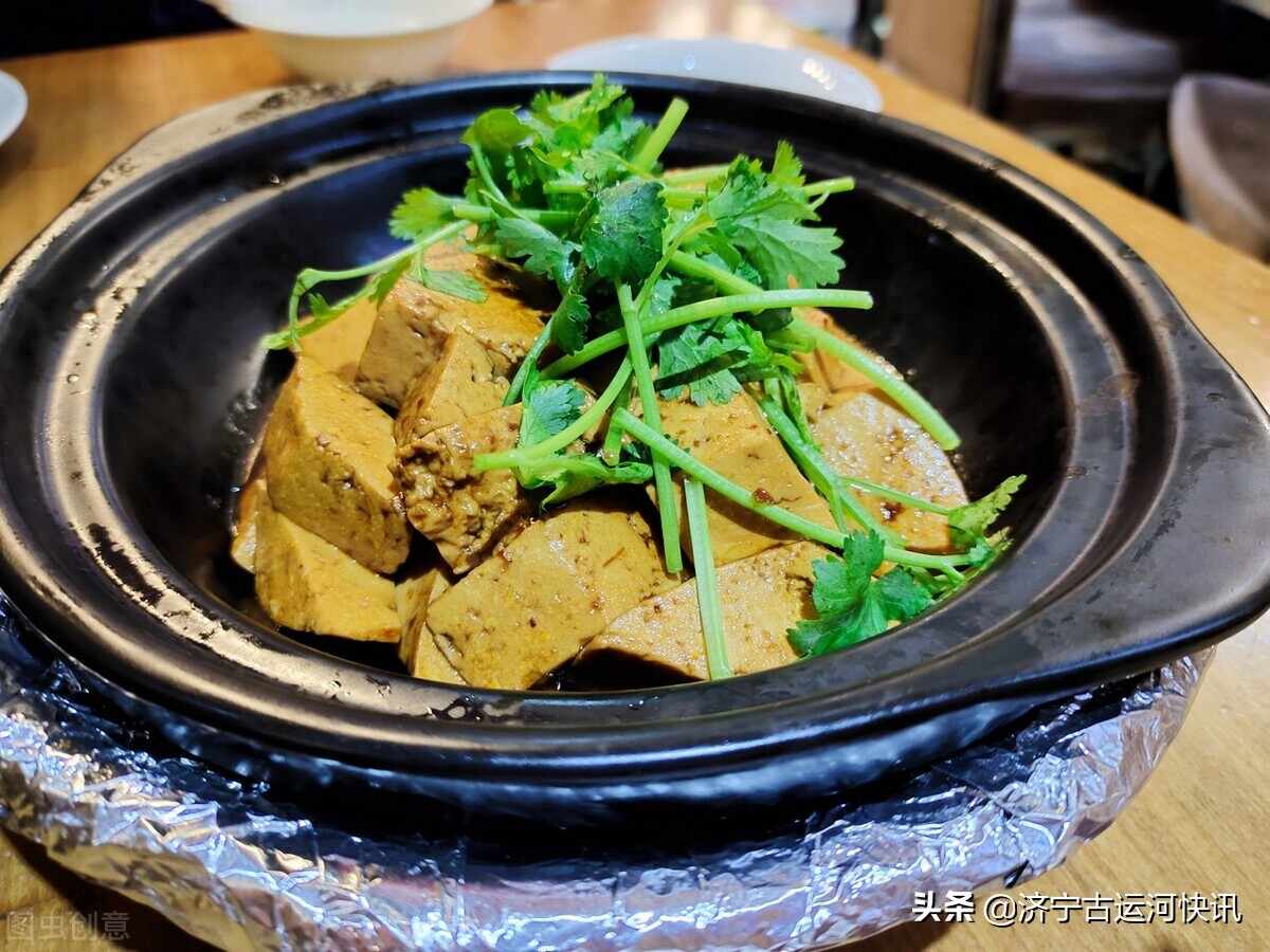 济宁汶上南站大街村豆腐皮炖鸡：温一壶酒，采念成词的年华