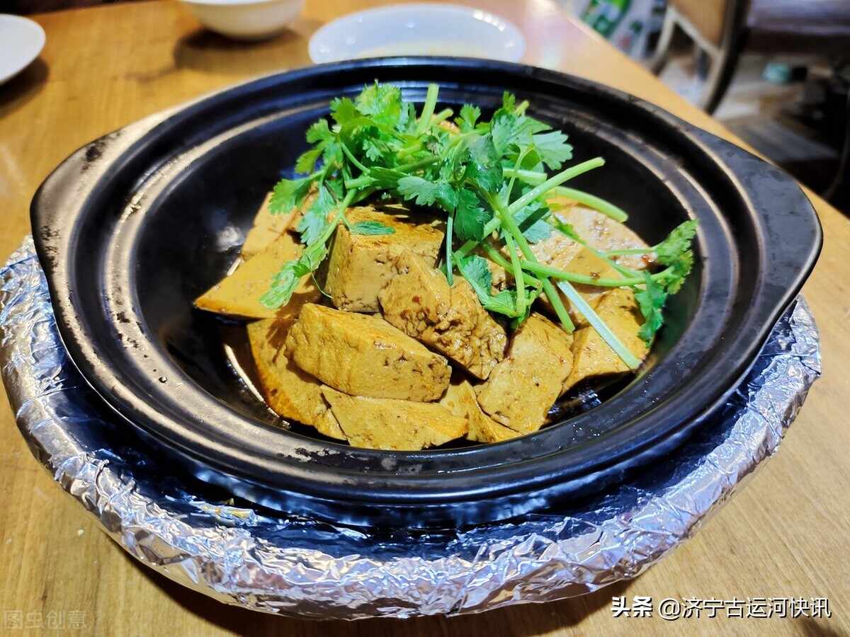 济宁汶上南站大街村豆腐皮炖鸡：温一壶酒，采念成词的年华