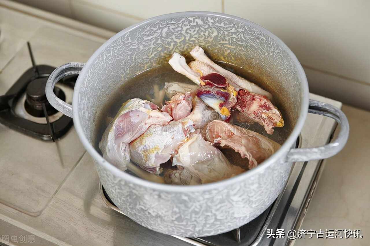 济宁汶上南站大街村豆腐皮炖鸡：温一壶酒，采念成词的年华