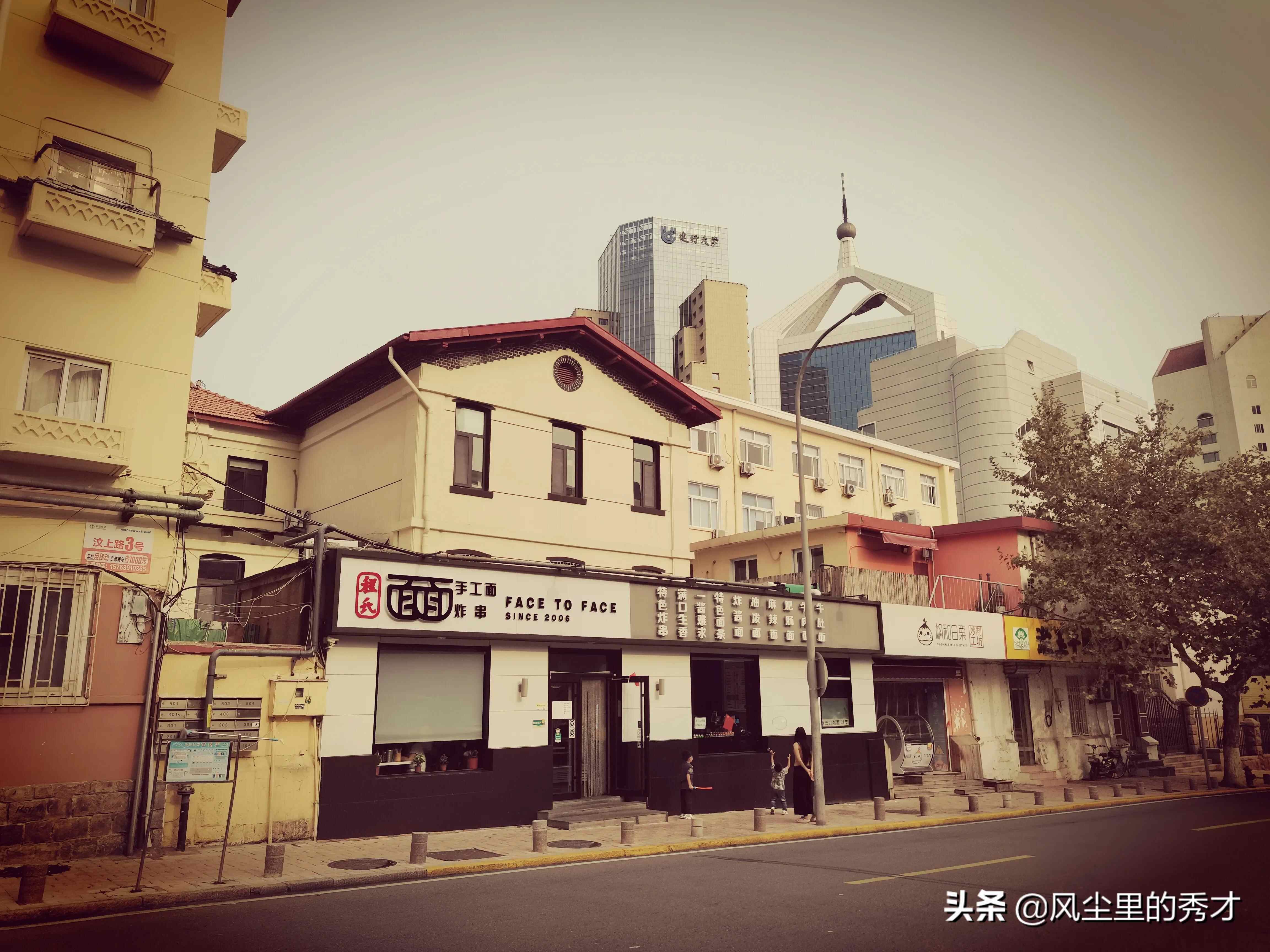 臭豆腐和电烤肉，在青岛西镇排队是常态，为何这么好吃？