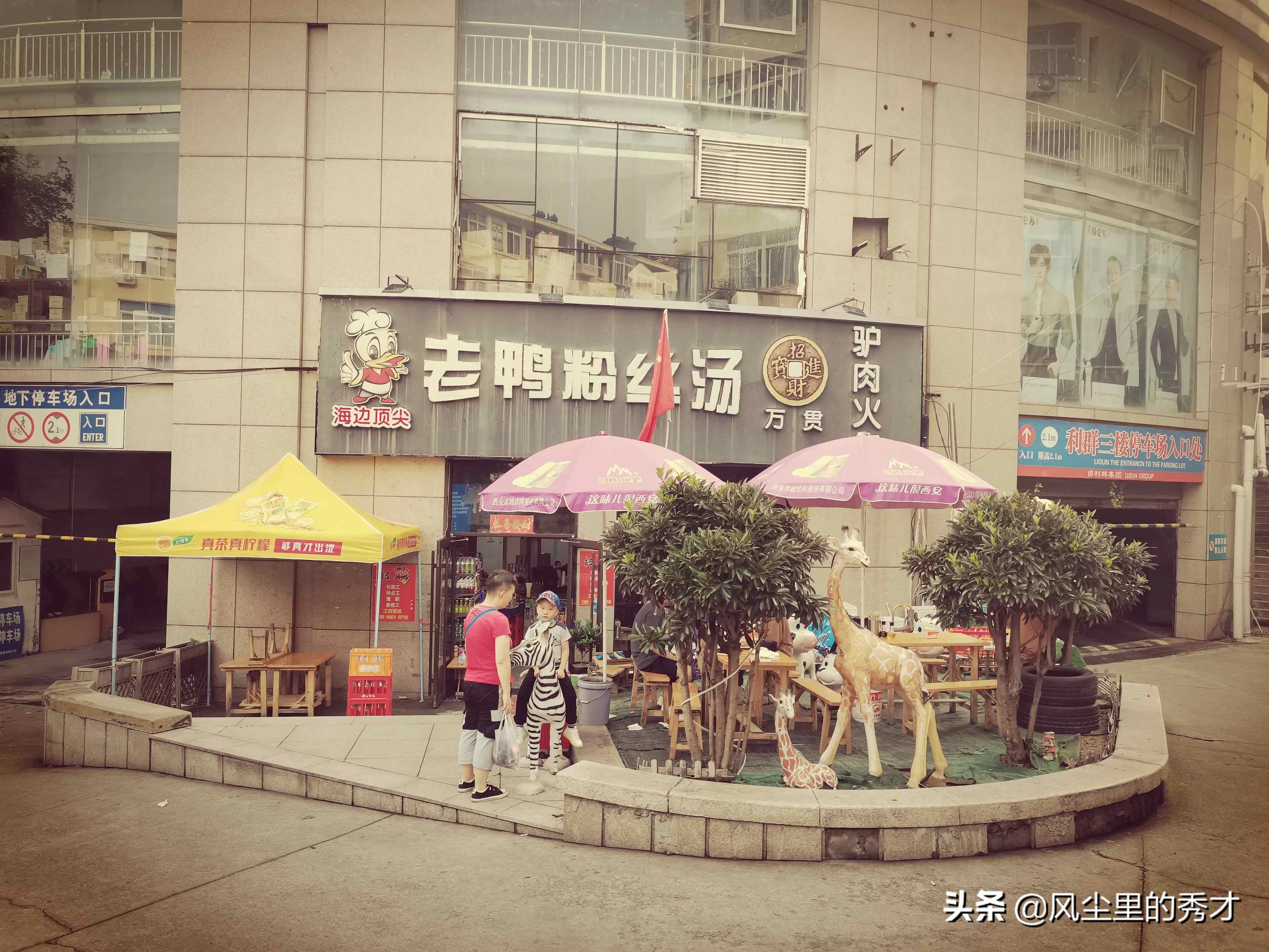 臭豆腐和电烤肉，在青岛西镇排队是常态，为何这么好吃？