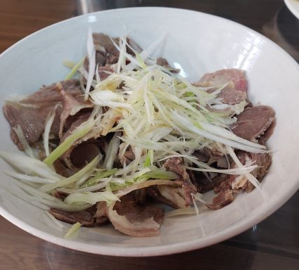 这家开店30多年的济宁糁汤店，羊肉糁汤有奶香？当地食客排队去吃