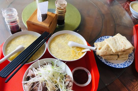 这家开店30多年的济宁糁汤店，羊肉糁汤有奶香？当地食客排队去吃