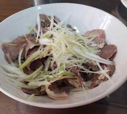 这家开店30多年的济宁糁汤店，羊肉糁汤有奶香？当地食客排队去吃