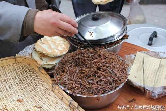 去梁山吃的武大郎烧饼潘金莲咸菜，小吃这样起名行吗？