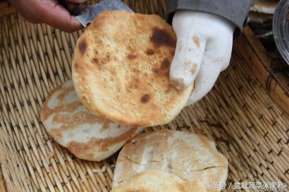 去梁山吃的武大郎烧饼潘金莲咸菜，小吃这样起名行吗？