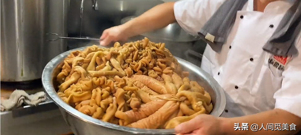 山东镇上这家40年老店，因老板娘颜值而走红，客人为一睹芳容而来