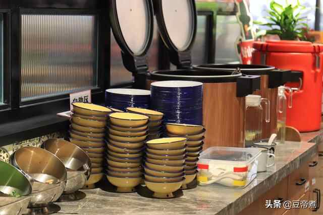 不吃麻辣火锅，就吃梁山鸡，国庆前打卡网红圣地，带你品尝美食