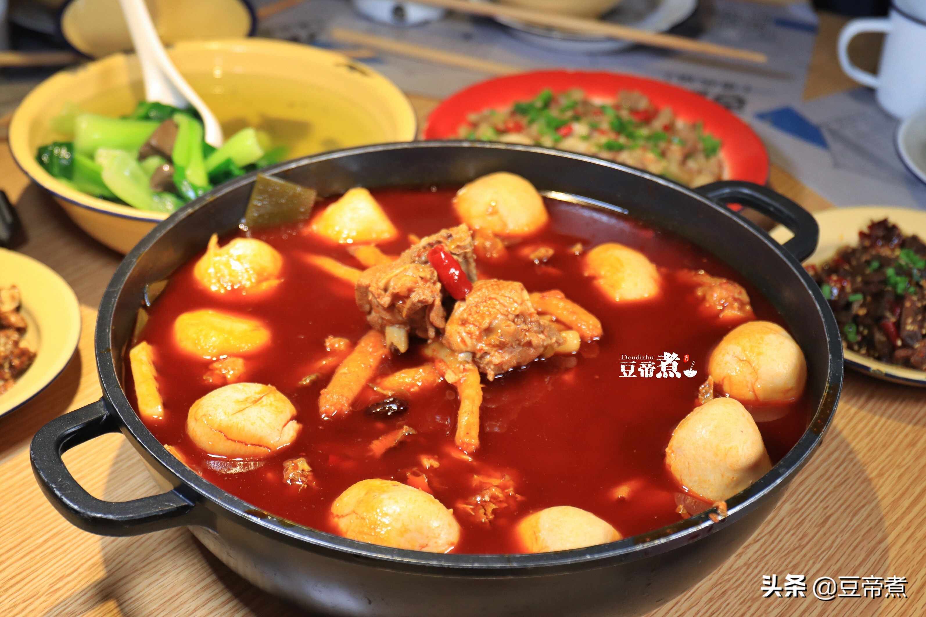不吃麻辣火锅，就吃梁山鸡，国庆前打卡网红圣地，带你品尝美食