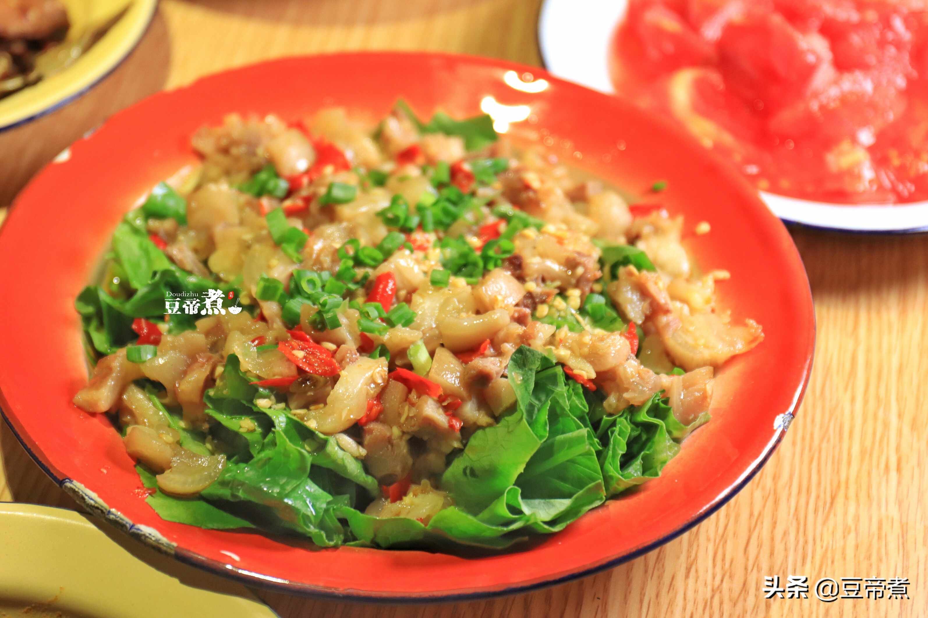 不吃麻辣火锅，就吃梁山鸡，国庆前打卡网红圣地，带你品尝美食