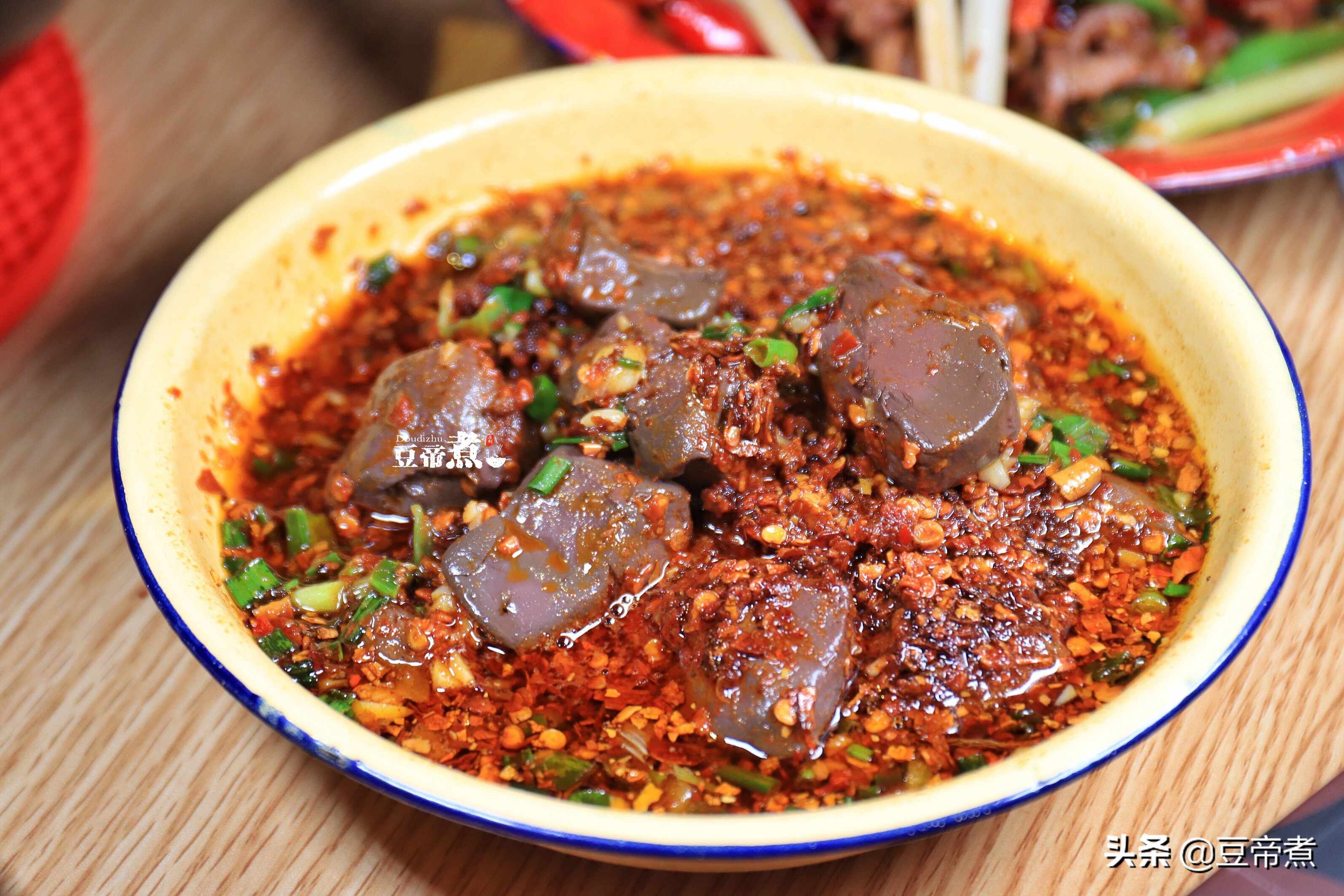 不吃麻辣火锅，就吃梁山鸡，国庆前打卡网红圣地，带你品尝美食