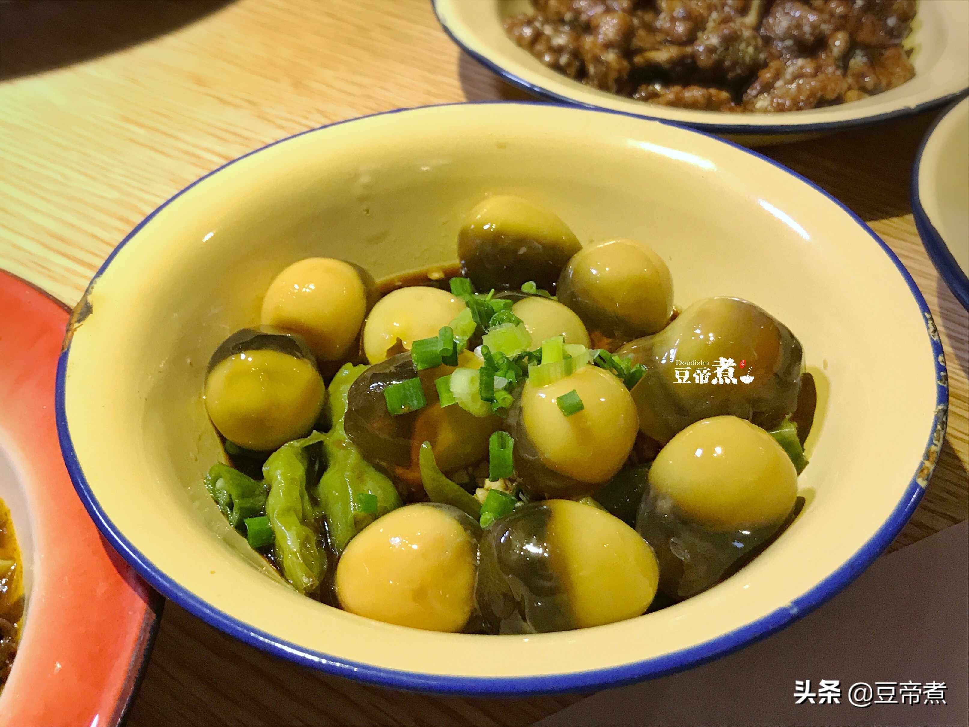 不吃麻辣火锅，就吃梁山鸡，国庆前打卡网红圣地，带你品尝美食