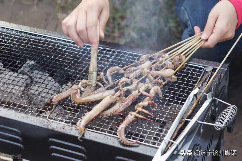 邹城太平农村夜市酱爆鲜鱿鱼：折射出新农村一道修养的华彩