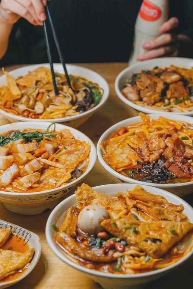 乐山这些操着外地口音的美食馆子，味道也太资格了吧