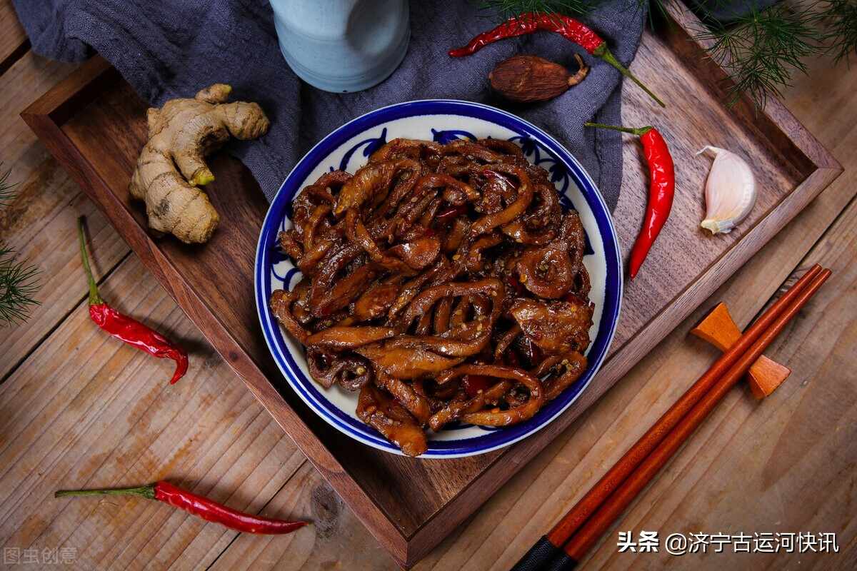 济宁梁山小安山三元井村疙瘩菜炒猪肚，灯火阑珊处都曾是真挚深情