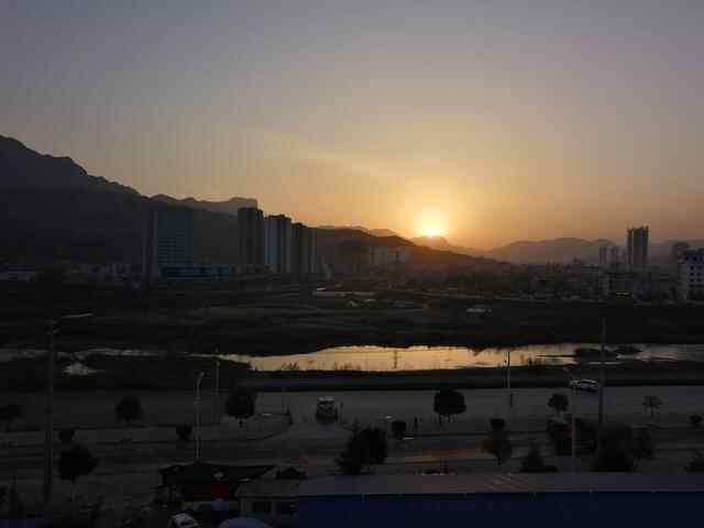 陇南成县梁山小吃市场，这里是人气最旺的夜市