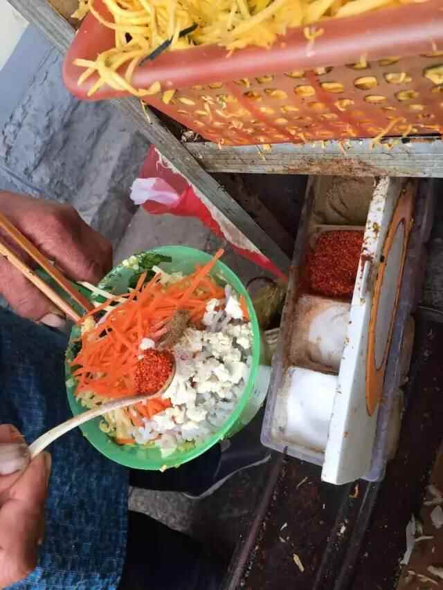 大邹城，火遍全城的特色美食--菜煎饼！