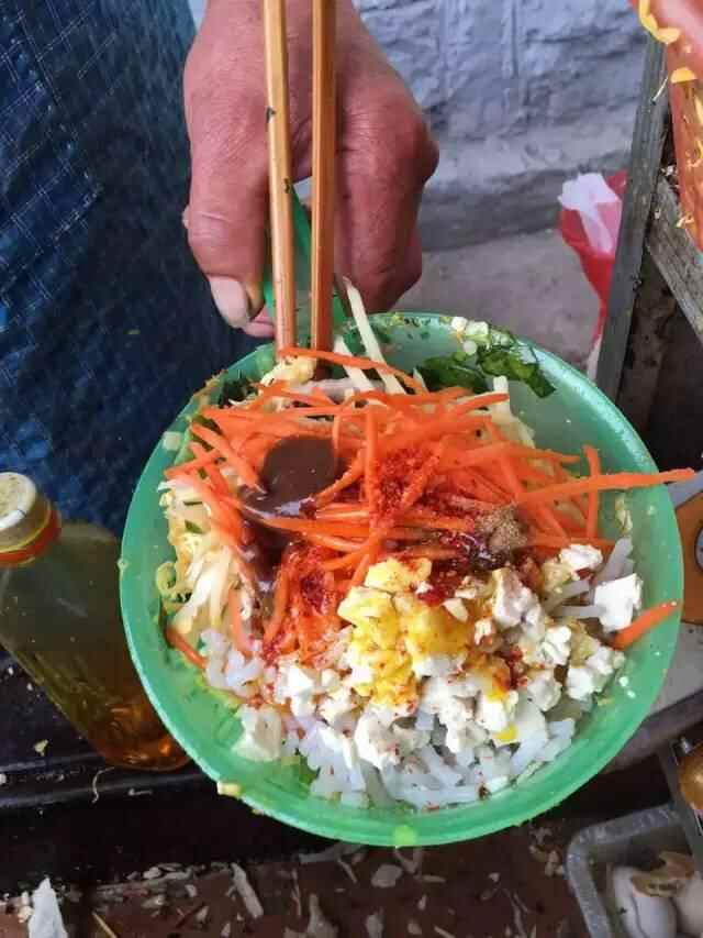 大邹城，火遍全城的特色美食--菜煎饼！