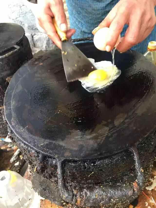 大邹城，火遍全城的特色美食--菜煎饼！