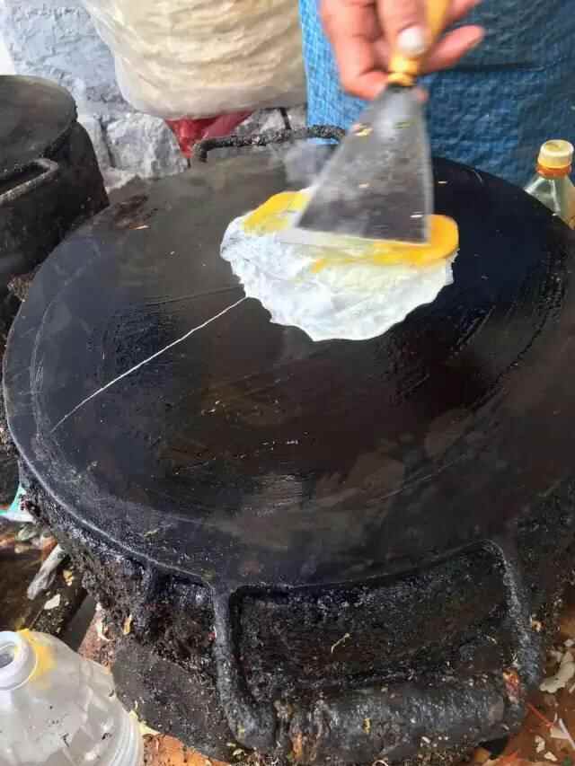 大邹城，火遍全城的特色美食--菜煎饼！