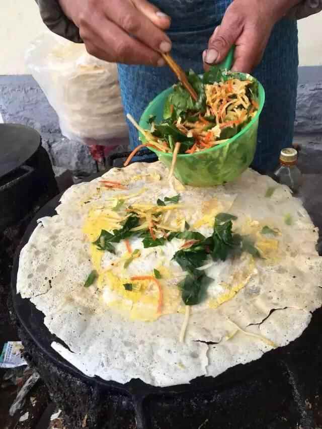 大邹城，火遍全城的特色美食--菜煎饼！