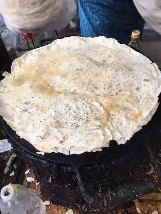 大邹城，火遍全城的特色美食--菜煎饼！