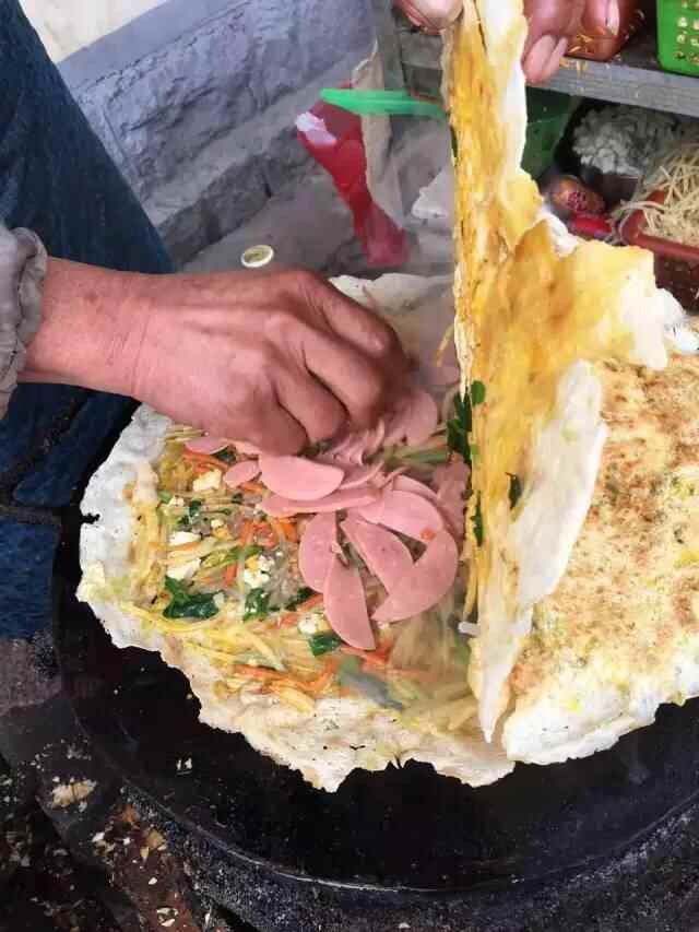 大邹城，火遍全城的特色美食--菜煎饼！