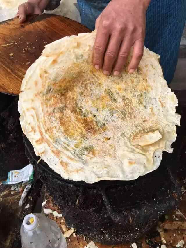 大邹城，火遍全城的特色美食--菜煎饼！