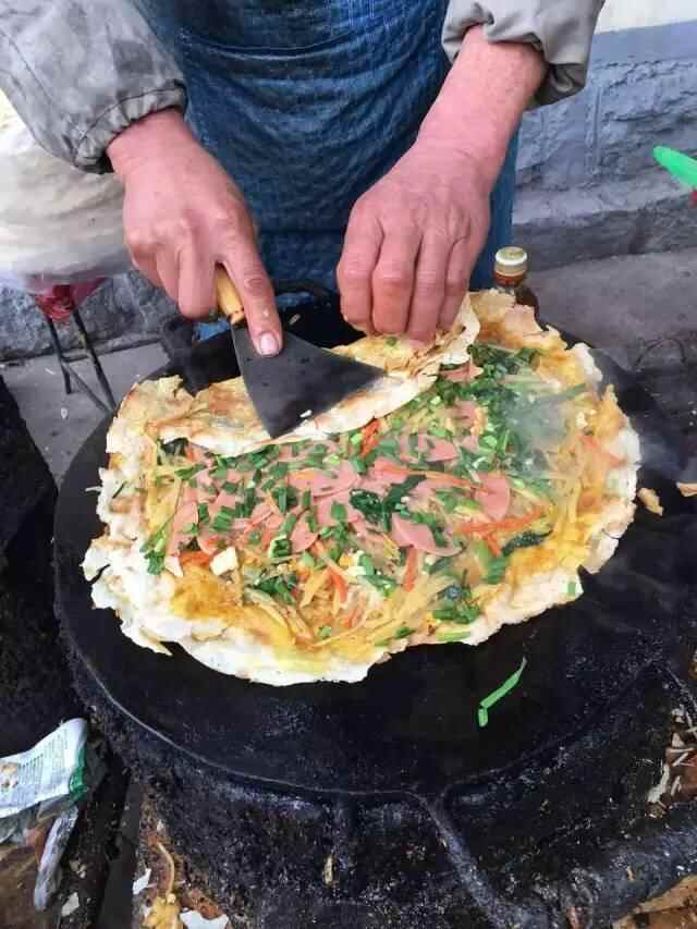 大邹城，火遍全城的特色美食--菜煎饼！