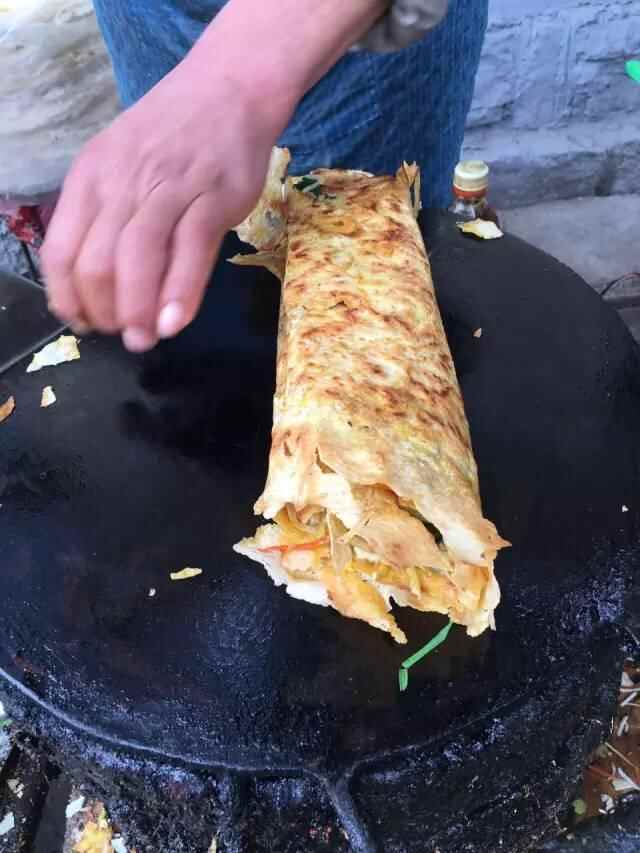 大邹城，火遍全城的特色美食--菜煎饼！