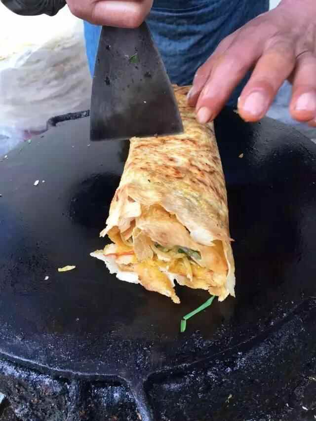 大邹城，火遍全城的特色美食--菜煎饼！