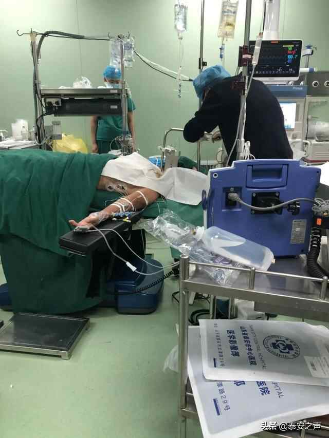 心尖上“拆弹”！泰安市中心医院心脏外科为70岁老人切除罕见心脏肿瘤！