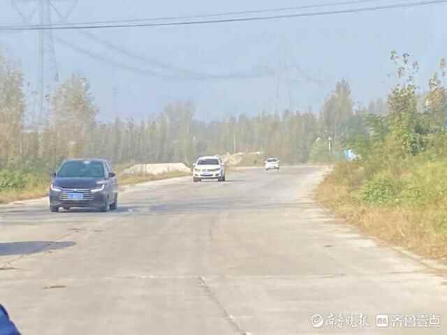 壹图集｜泰安野外大雾堵车严重，居民区附近能见度高