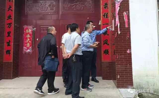 东平湖防汛大堤上的“流动爱心车”