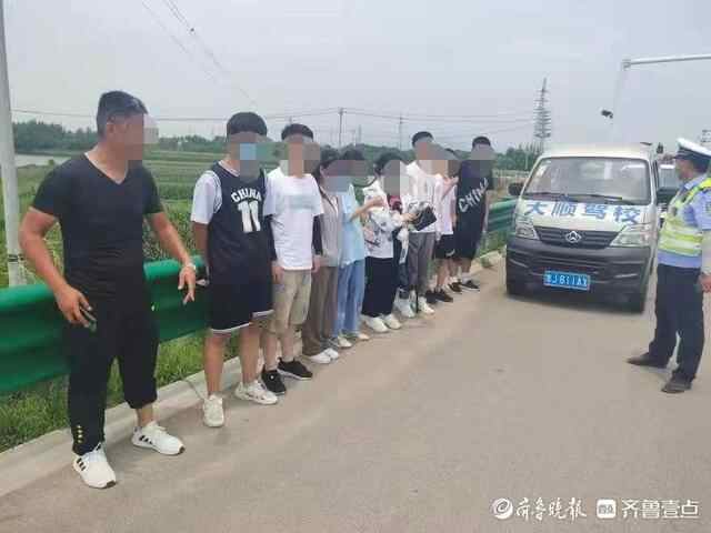 肥城交警一天查获2起面包车超员