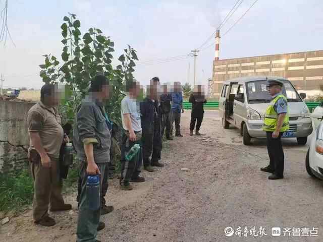 肥城交警一天查获2起面包车超员