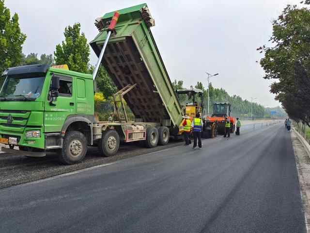 东平攻坚斑清堤及两闸隔堤段道路，打通G220“卡脖子”路段
