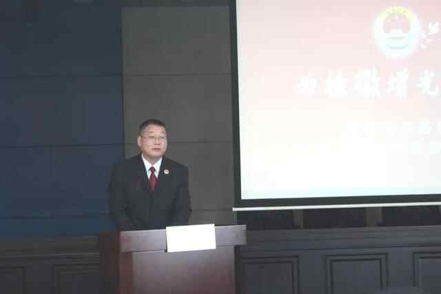泰山区人民**举办“为检徽增光添彩”市院帮扶基层干警事迹宣讲会