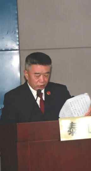 泰山区人民**举办“为检徽增光添彩”市院帮扶基层干警事迹宣讲会