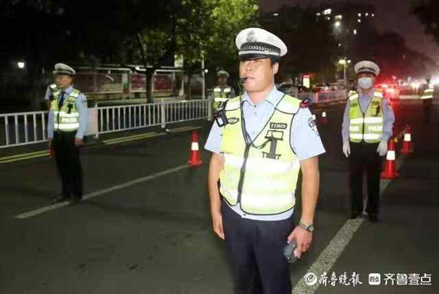 新泰交警国庆假期“不打烊”持续严查酒驾不放松