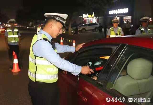 新泰交警国庆假期“不打烊”持续严查酒驾不放松